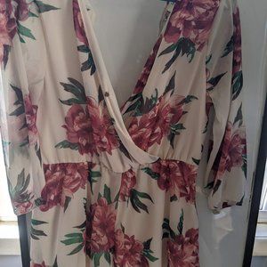 Floral  print blouse  size (Medium )3/4 quarter sleeve